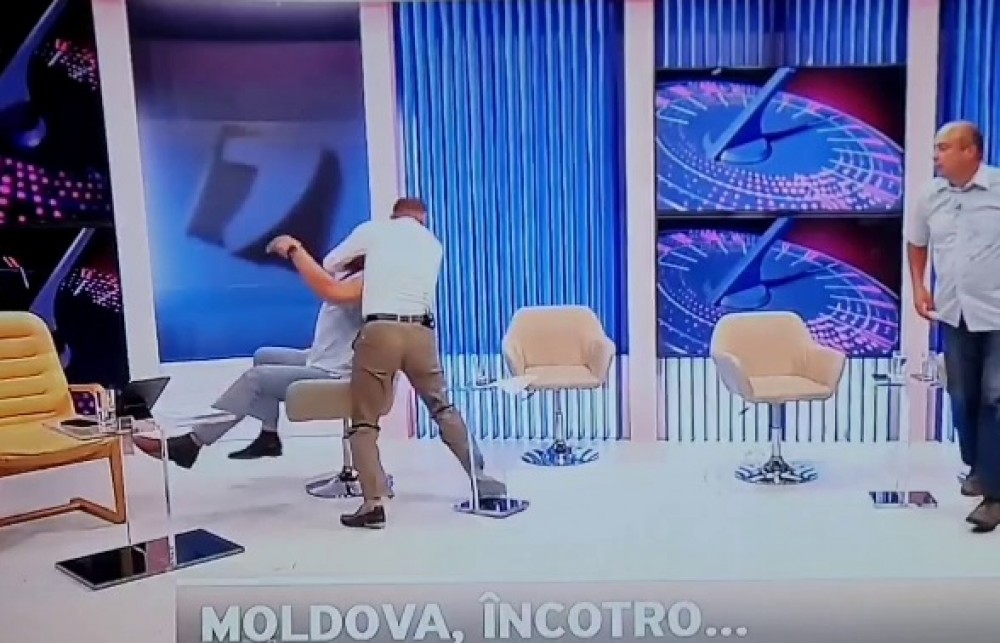 FLASH // Bătaie ÎN DIRECT. Cosovan și Tofilat s-au luat la harță în studiou: „Îți dau una în bot acum”